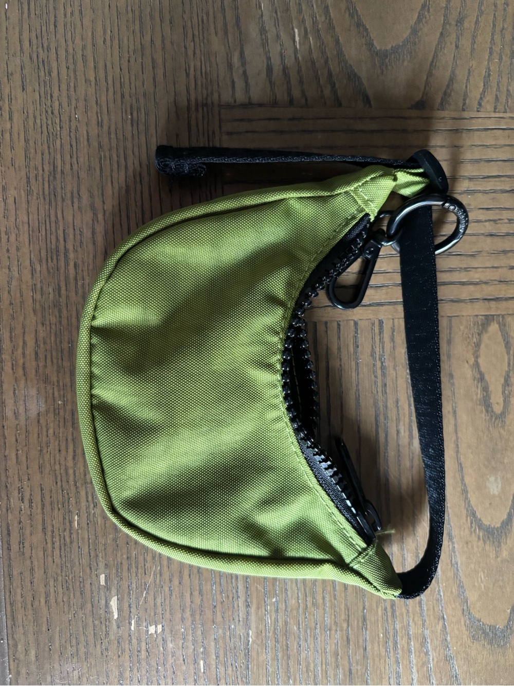 BAGGU Olive Green Wristlet Pouch with Black Strap